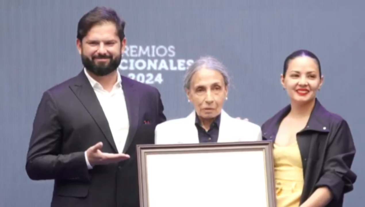 /elvira-hernandez-recibe-premio-nacionales-2024