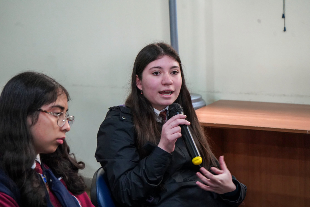 /estudiantes-de-lebu-participan-en-dialogo-ciudadano-sobre-reciclaje-y