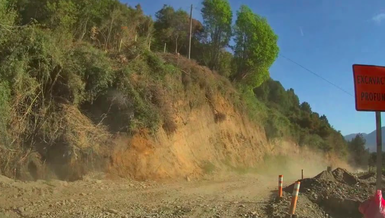/los-lagos/tronaduras-en-ruta-v-69-afectan-gravemente-la-conectividad-en-cochamo-y