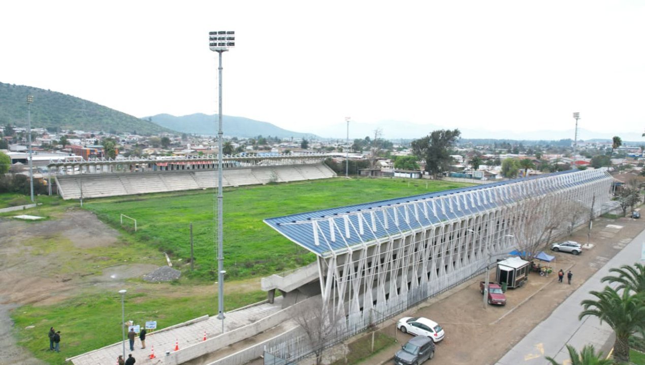 /gobernador-orrego-y-alcaldesa-garate-visitan-obras-del-futuro-estadio-de